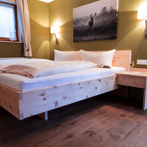 Doppelbett aus Holz  - 