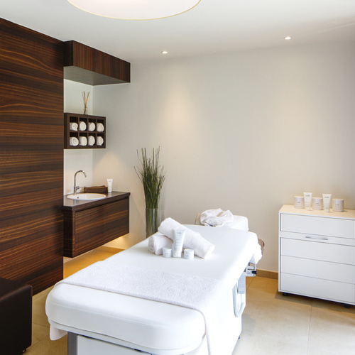 Massageraum mit Liege  - 
