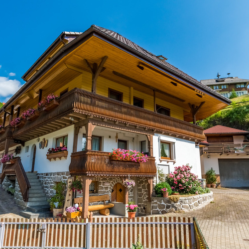 Außenansicht des Hauses mit Sitzecke - 