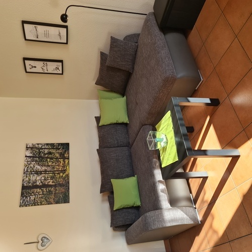 Gemütliche Couch im Wohnzimmer - Gemütliche Couch im Wohnzimmer -