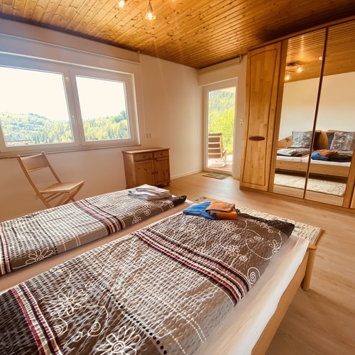 Schlafzimmer mit Doppelbett und Traumblick - Schlafzimmer mit Doppelbett und Traumblick -