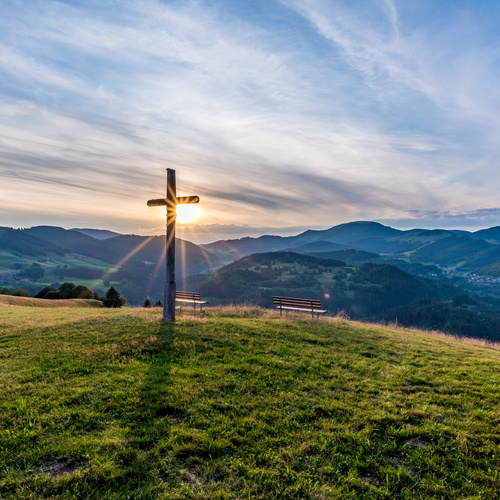 Das Holzer Kreuz unser Aussichtsplatz - nur wenige Gehminuten von uns entfernt, wunderschöne Abendstimmung Das Holzer Kreuz unser Aussichtsplatz - nur wenige Gehminuten von uns entfernt, wunderschöne Abendstimmung