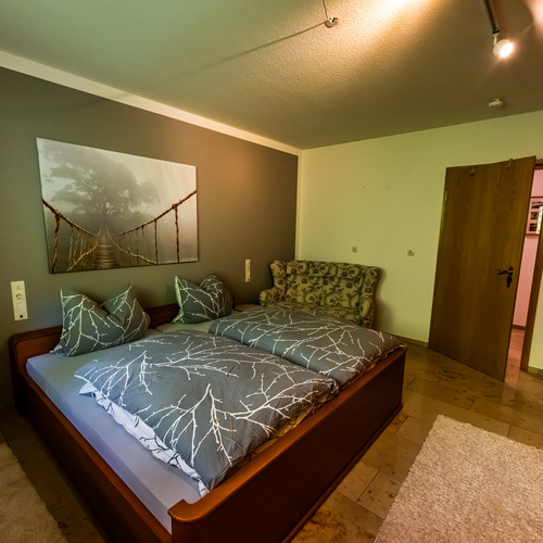 Doppelbett eines Schlafzimmers - Doppelbett eines Schlafzimmers -