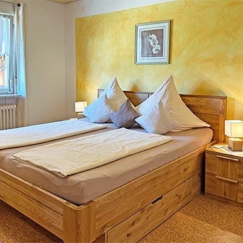 Schlafzimmer NR.2 in der Ferienwohnung Nr. 2 - Das 2.Schalfzimmer mit Doppelbett in der in der Ferienwohnung Nr. 2 Schlafzimmer NR.2 in der Ferienwohnung Nr. 2 - Das 2.Schalfzimmer mit Doppelbett in der in der Ferienwohnung Nr. 2